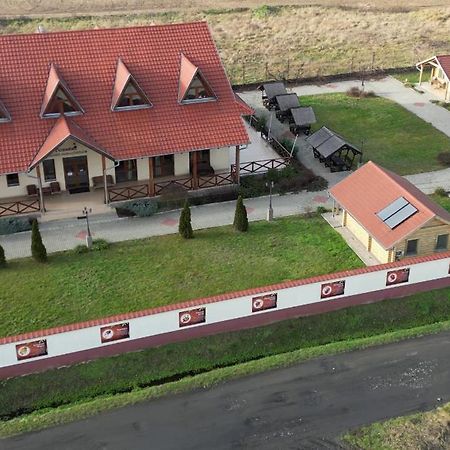 Tuzseri Palinka Tanya Экстерьер фото