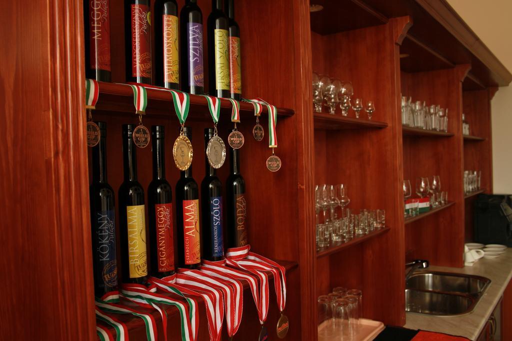 Tuzseri Palinka Tanya Экстерьер фото